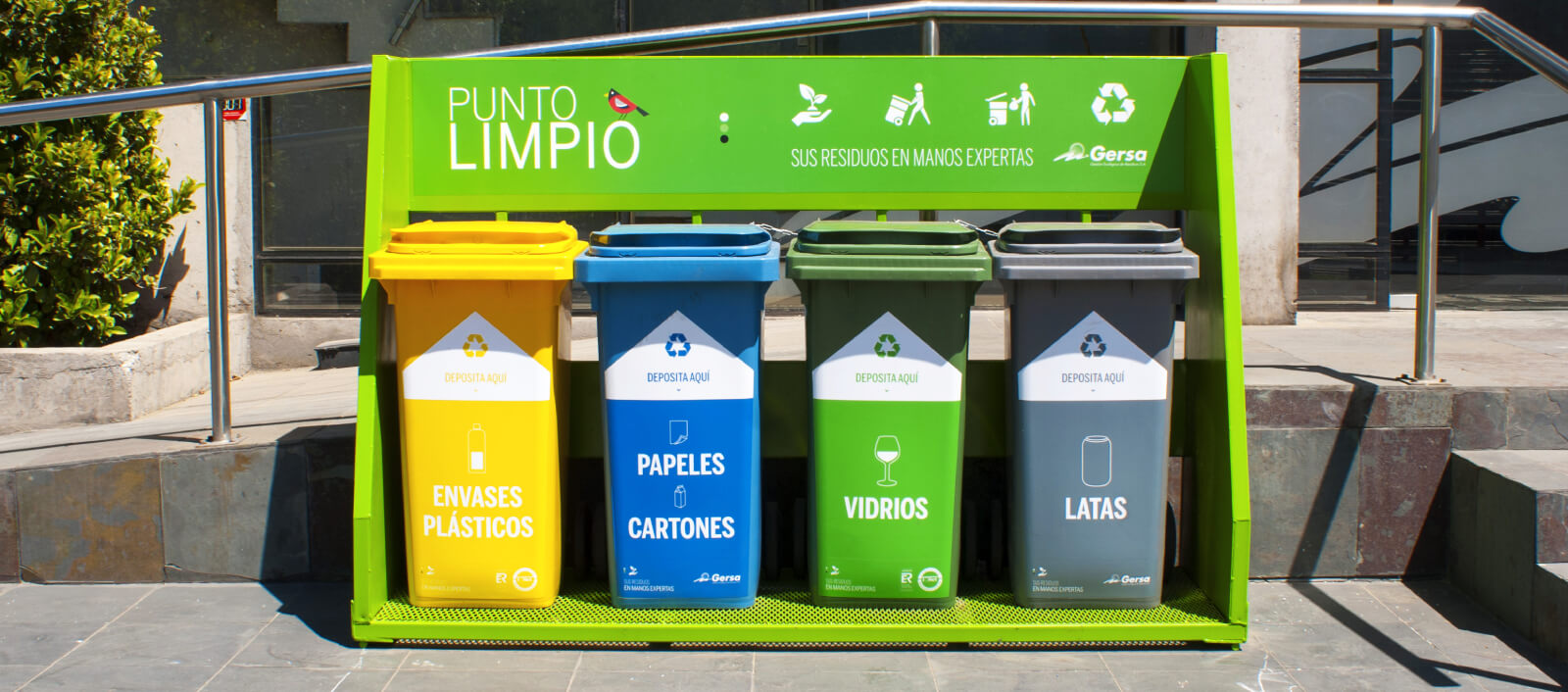 Contenedores de Reciclaje · Casas y Oficinas